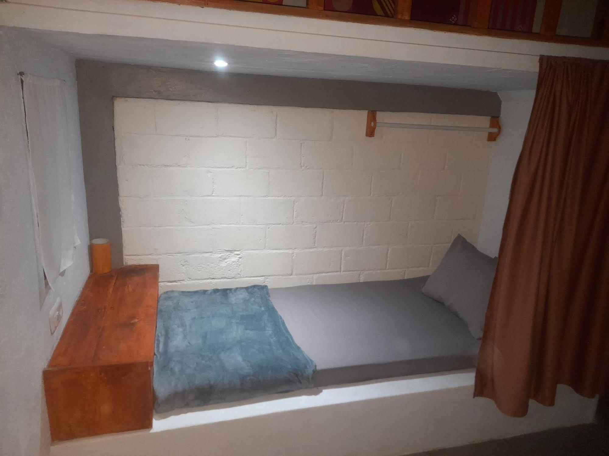 Anik Homestay & Dormy Batukaras Værelse billede